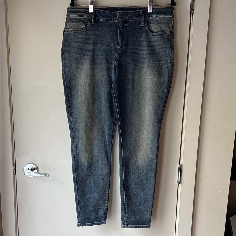 Lucky Brand Faded Blue Ankle Jeans